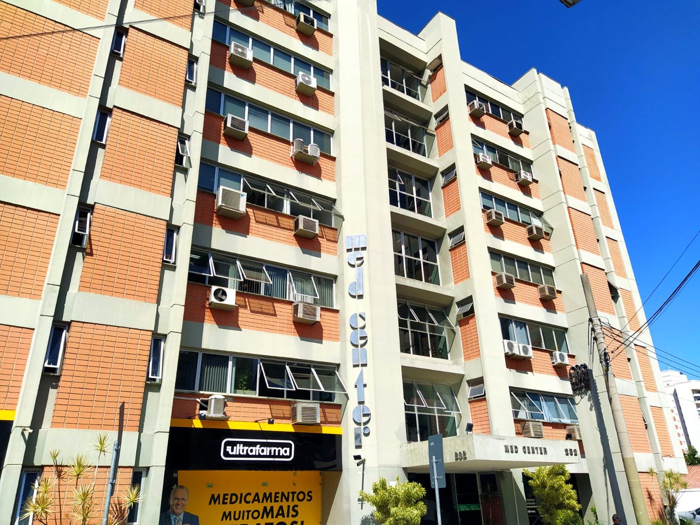 Fachada do Edifício Med Center, na Rua Esperança, 282